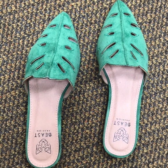 Green palm mule flats - Picture 1 of 3